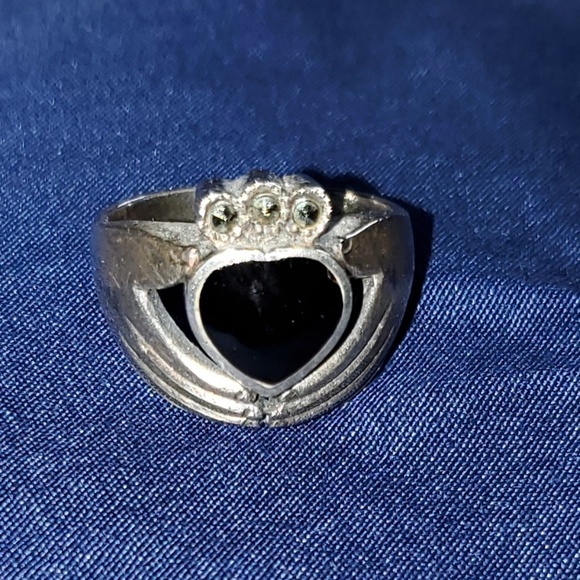 Jewelry - 💚 black onyx and silver claddagh ring